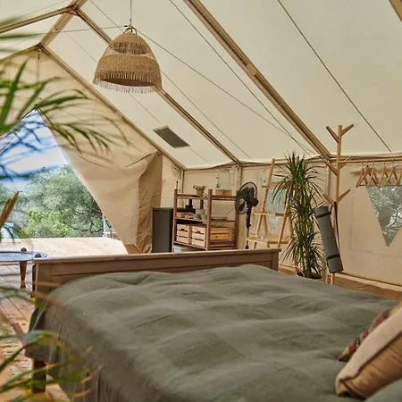 Tranquilo Glamping Campsite Hozanejos